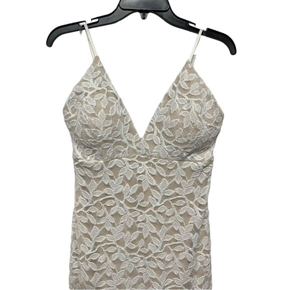 NWOT EMERALD SUNDAE | Juniors' Nude Slim Allover Lace Overlay Side-Slit Gown XL - Picture 6 of 11